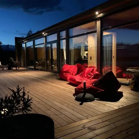 Apartment Unique Seafront With Pool